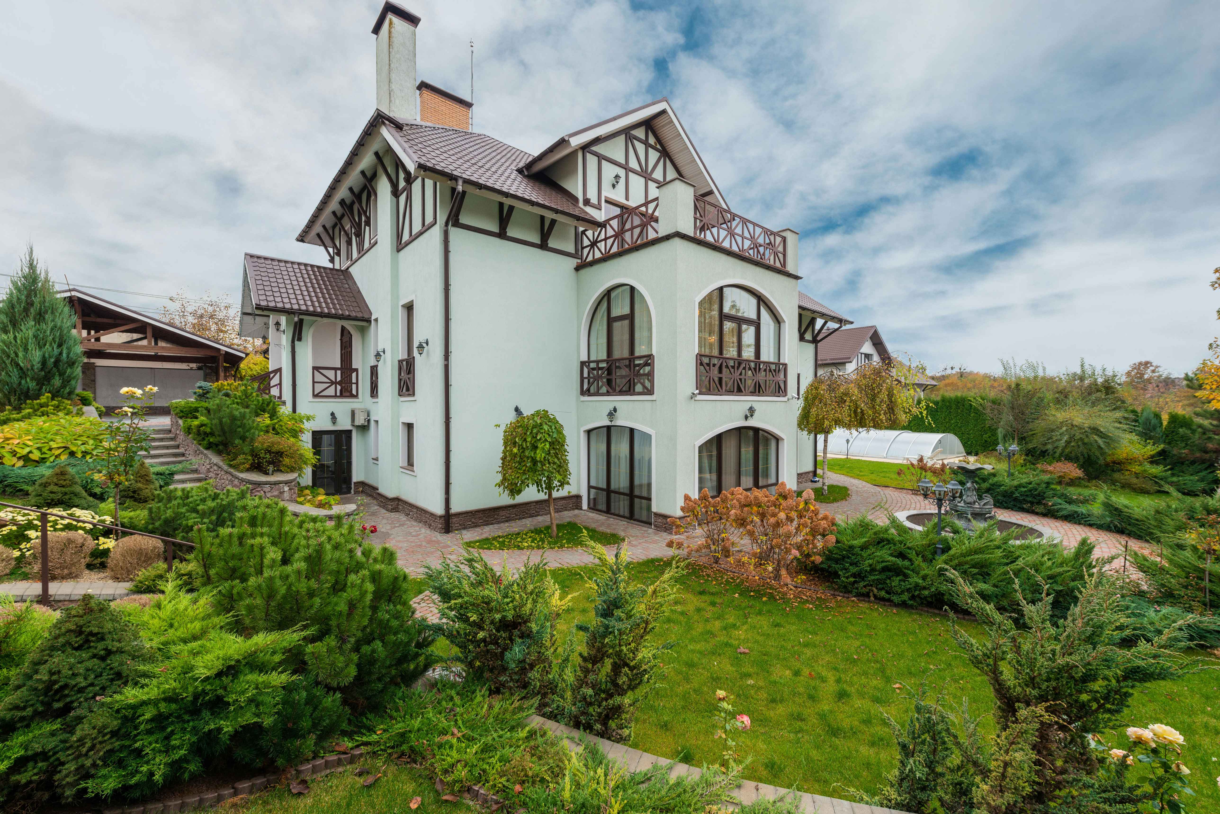 Premium Holiday Villas (Airbnb)